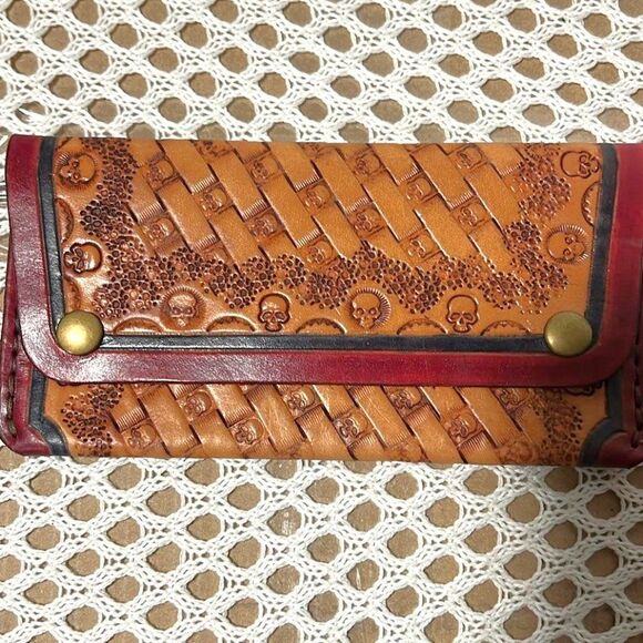 Hand-tooled Leather Skull Wallet - NEW - Unisex - Picture 1 of 8